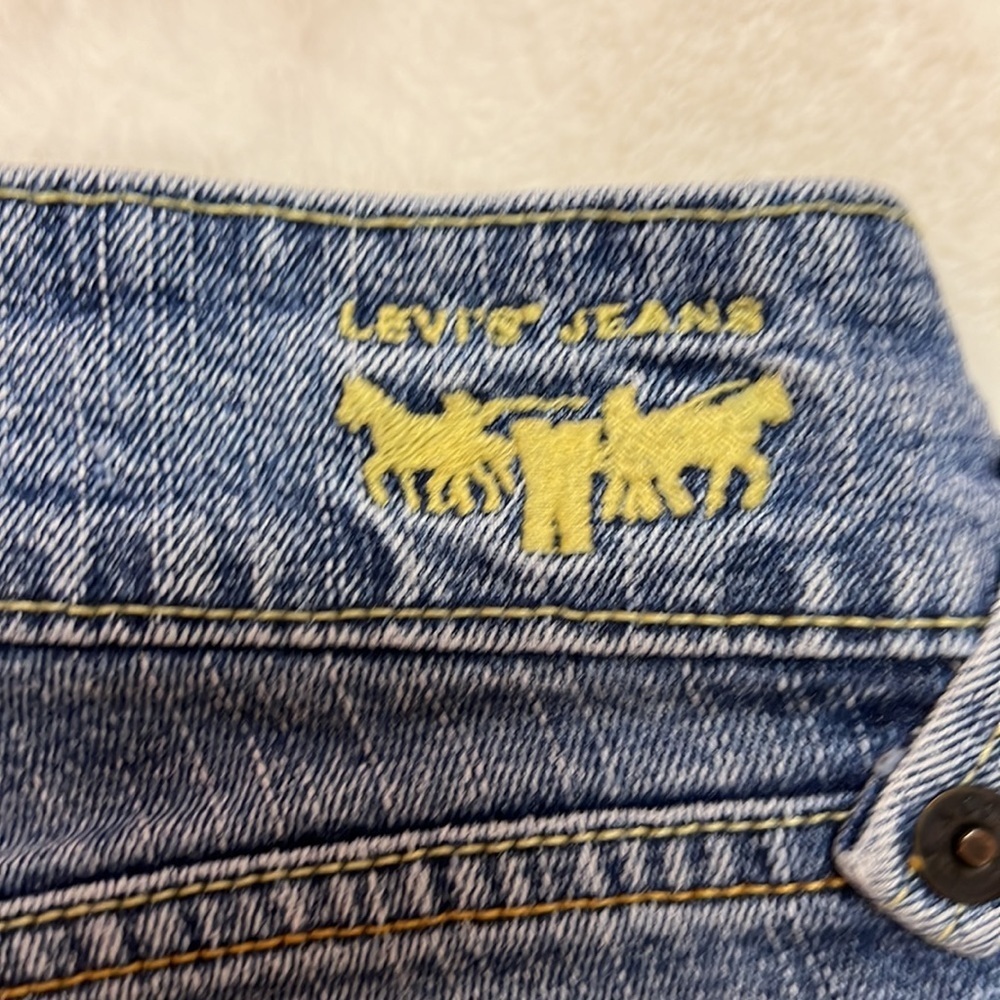 Vintage LEVI SLOUCH 504 jeans. Distressed cropped ankle. - Picture 7 of 10
